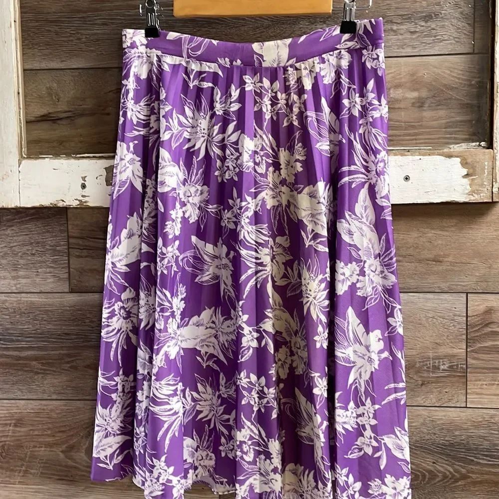Lavender Pleated Full Womens Skirt Midi Floral Lavender White Size Small Vintage